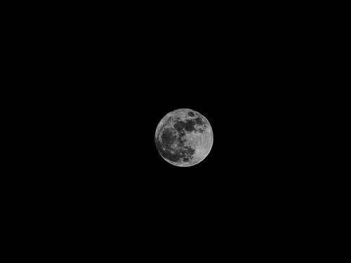Full Moon 17 April 2011