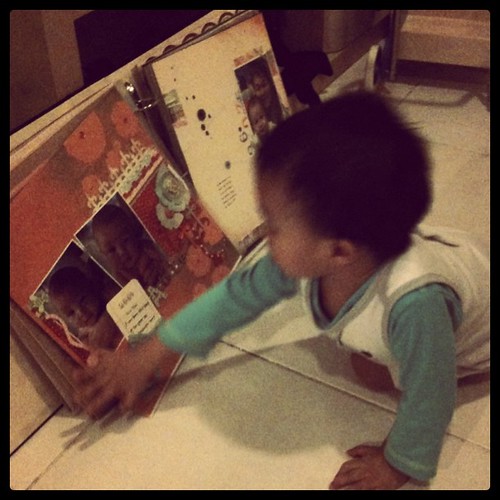 I'm so touched! He is browsing my scrapbook :)