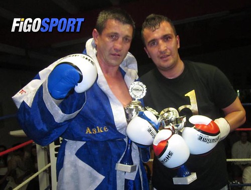 Agron Dzila & Trainer Nuri Seferi schlagen Ex WBC I/C Champion