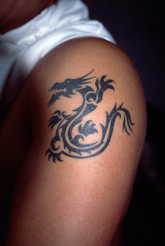 dragon tattoos men arm. Dragon tattoo on a man#39;s arm