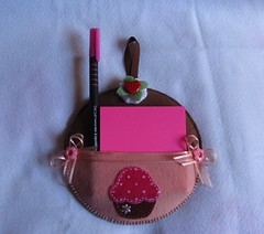 Porta Recados Cd Cupcake (Ns e as Linhas - Luciane Castro) Tags: cupcake feltro reciclagem portarecados lembracinha