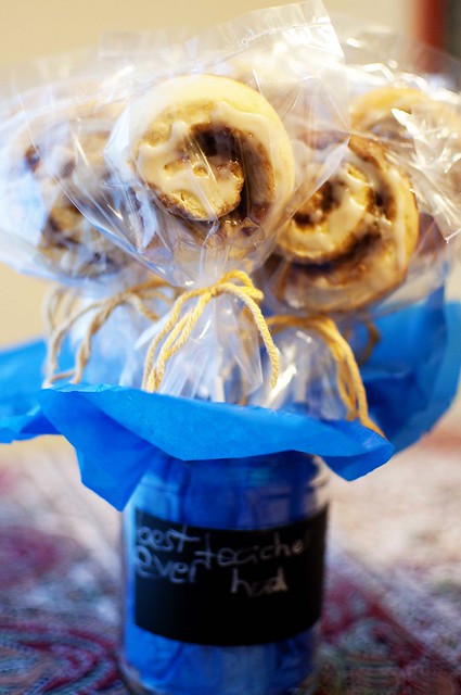 cinnamon rolls in a jar blue