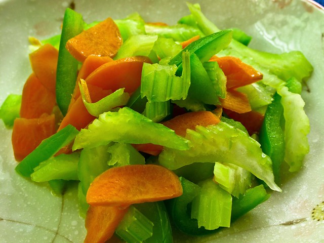 IMG_2014 Vegetarian cooking : celery , carrot and capsicum