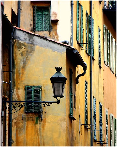 Colours, windows,street lamp... by Zé Eduardo...