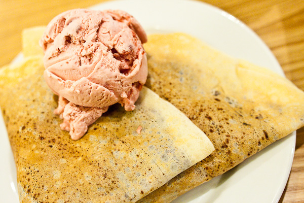 Banana Pancake with Strawberry Ice Cream