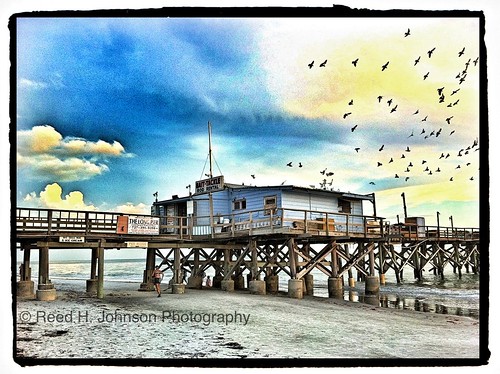 The Long Pier by bichonphoto