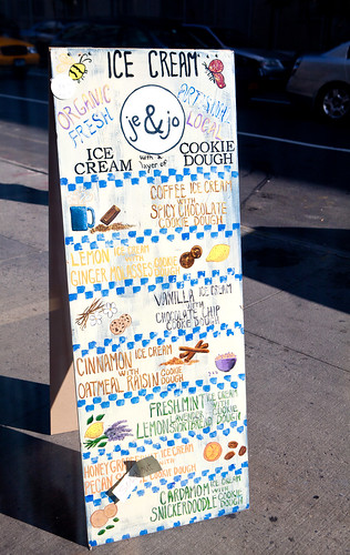 Je & Jo's Ice Cream Sidewalk sign