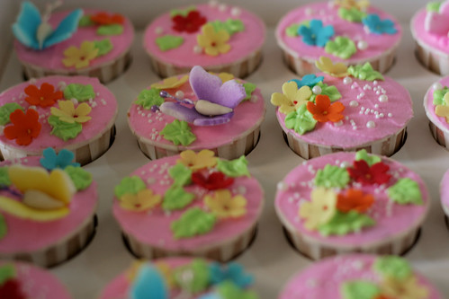 cupcakes-syafa-pink-garden-butterfly-3