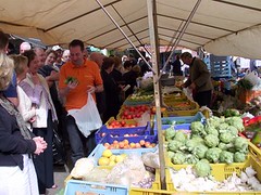 Rural Mallorca Excursion: Everyone learns how to choose the best produce.