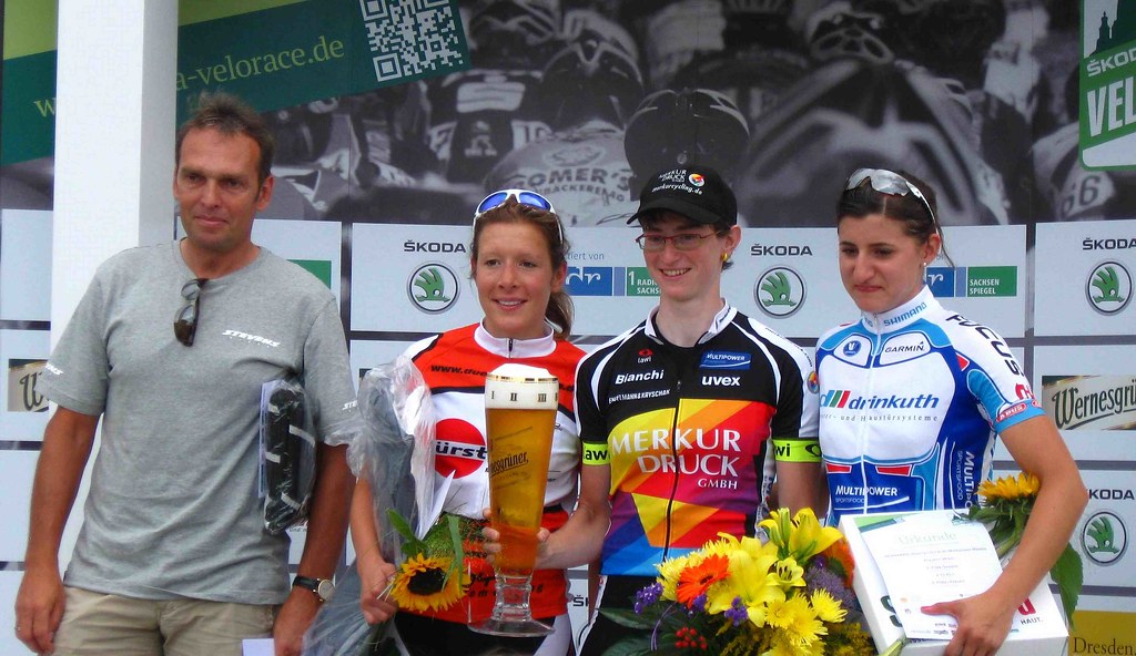 Ehrung 100 km Frauen - Olaf Ludwig, Katharina Venjakob (2.), Beate Zanner (1.), Bianca Bernhard (3.)