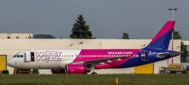 Wizzair, Airbus A320 (HA-LPW), 17-mei-15 (1)