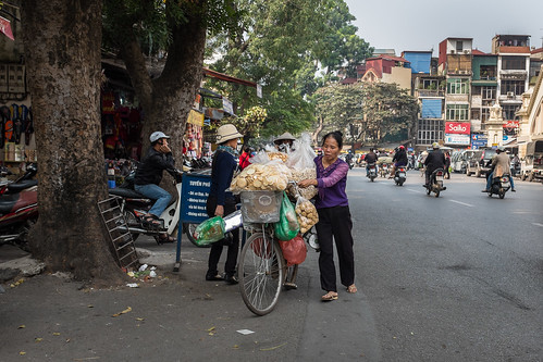 Street Vendor, Hanoi (Explored 2013-12-15)