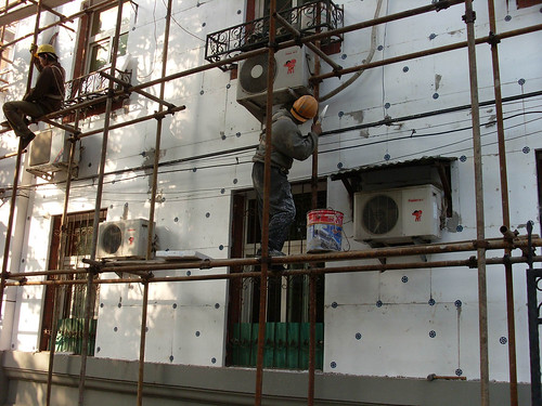 Installing Building Insulation
