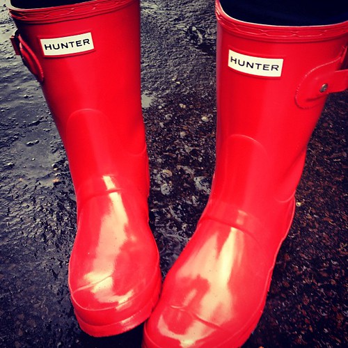 Rain today #galochas #boots #wellies #rain #chuva #red #hunter #serranegra