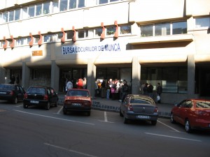54 de locuri de muncă vacante, puse la bătaie miercuri la AJOFM Brașov