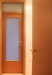 Как самостоятельно установить межкомнатную дверь