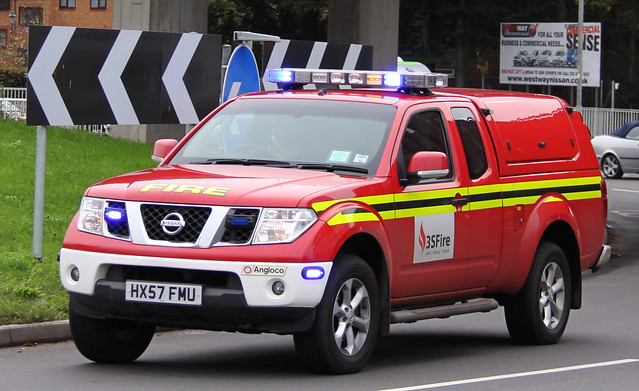 uk rescue ex training fire nissan small roundabout sfu hampshire driver service fires unit redbridge responding navara waterloville hx57fmu