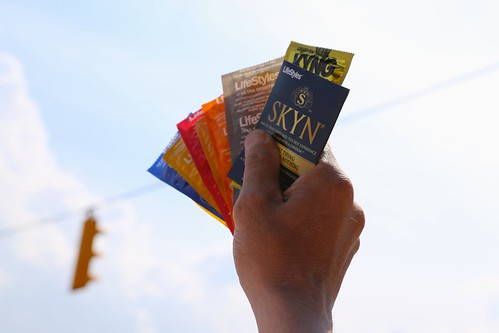 Нация презервативов отмечает Национальный день тестирования на ВИЧ вместе с презервативами Департамента здравоохранения и образа жизни Колумбуса