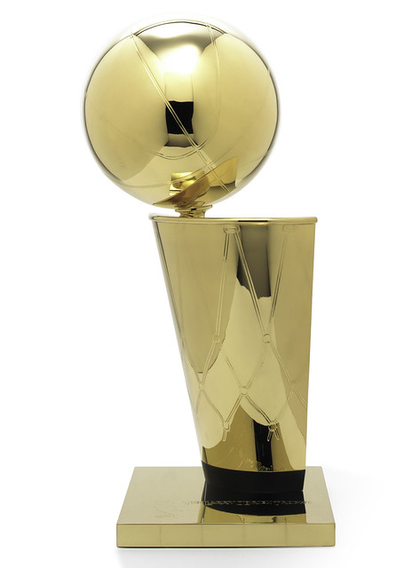 運動賽事經典獎盃介紹–籃球–NBA球員夢寐以求的最高團隊榮譽–歐布萊恩總冠軍杯(Larry O’Brien NBA Championship Trophy)