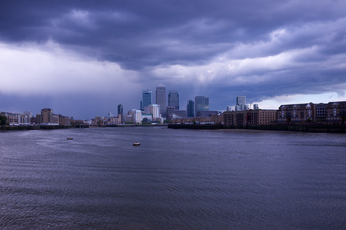 Rain over Canary Wharf ©  Still ePsiLoN
