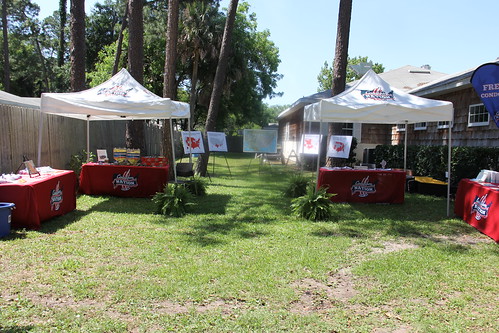 Нация презервативов: празднование Евангелия в парке - Атлантик-Бич, Флорида