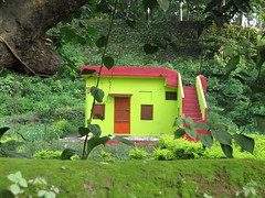 Une petite maison à Rishikesh <a style="margin-left:10px; font-size:0.8em;" href="http://www.flickr.com/photos/83080376@N03/15016709741/" target="_blank">@flickr</a>