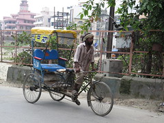 Un cycle-rickshaw <a style="margin-left:10px; font-size:0.8em;" href="http://www.flickr.com/photos/83080376@N03/15020834522/" target="_blank">@flickr</a>