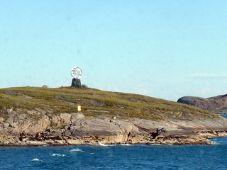 Arctic Circle Marker, Vikingen Island (2)