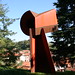 Faro lunare; 1998. Smalto rosso su acciaio Cor-Ten, cm<br />
380x240x140.<br />
Maglione, Via Castello.
