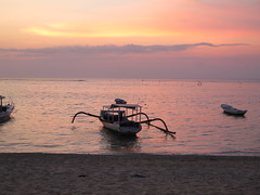 Coucher de soleil sur bateau traditionnel <a style="margin-left:10px; font-size:0.8em;" href="http://www.flickr.com/photos/83080376@N03/15624585585/" target="_blank">@flickr</a>