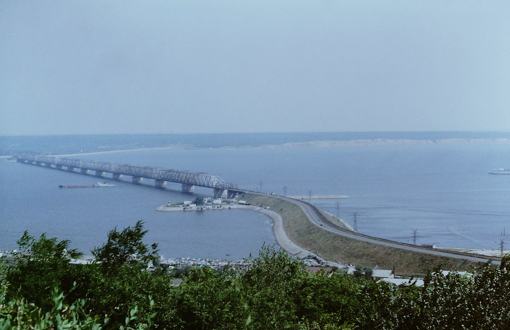 : Imperatorskyi Bridge over the Volga river