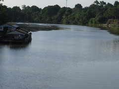 La rivière Kwai <a style="margin-left:10px; font-size:0.8em;" href="http://www.flickr.com/photos/83080376@N03/15722869505/" target="_blank">@flickr</a>