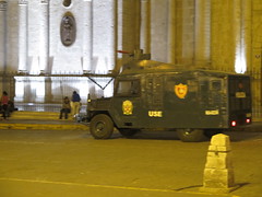 Police péruvienne <a style="margin-left:10px; font-size:0.8em;" href="http://www.flickr.com/photos/83080376@N03/20326801363/" target="_blank">@flickr</a>