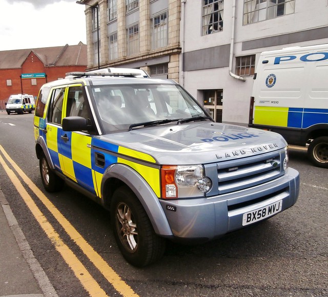 cops police policecar landrover discovery westmidlands copcar emergencyservices emergencyvehicle bx58mvj