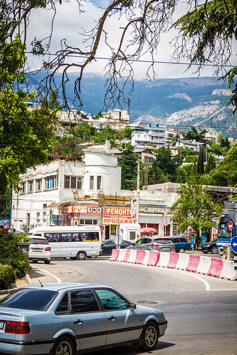 Yalta Street ©  Valeri Pizhanski