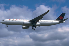 Air Canada A330-343X C-GHKX LHR 29/06/2002