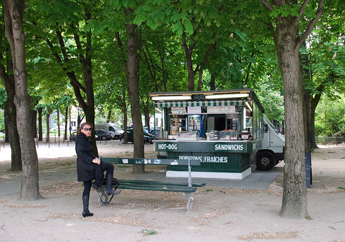 snack kiosk in Paris