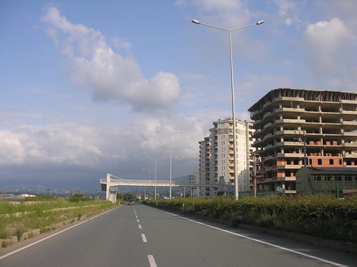Rize road between the sea and the mountains