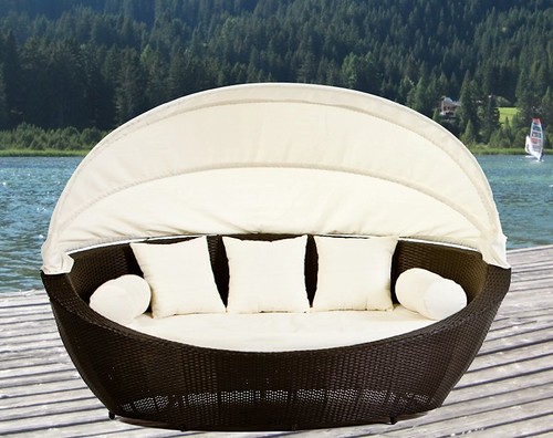 canopy outdoor daybed in resin wicker