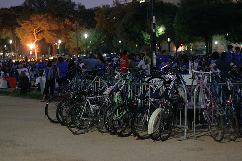 2010 07 12 - 3362 - Washington DC - Screen On the Green Bike Racks