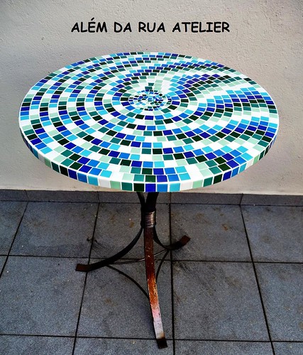 mesa em mosaico