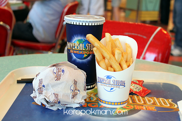 Shiok Burger Combo Mel S Drive In Universal Studios Singapore Keropokman