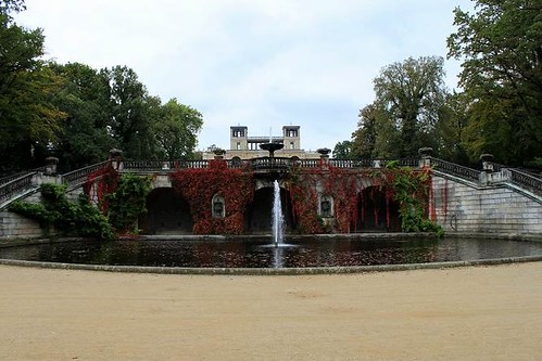 fountain in front of Orangerie
