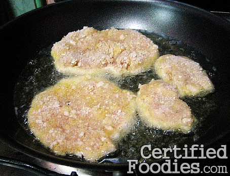 Semi-deep frying the chicken fillet and nuggets - CertifiedFoodies.com
