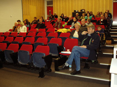 Fra konferansesalen. Arrangør prof. Günter Minnerup foran til høyre i bildet.