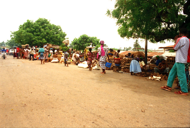 Togo West Africa Street Market Palimé formerly known as Kpalimé is a city in Plateaux Region Togo near the Ghanaian border 23 April 1999 071<br/>© <a href="https://flickr.com/people/41087279@N00" target="_blank" rel="nofollow">41087279@N00</a> (<a href="https://flickr.com/photo.gne?id=13946479914" target="_blank" rel="nofollow">Flickr</a>)