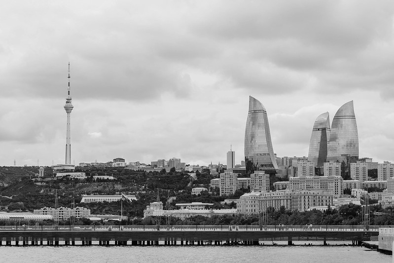 Baku skyline<br/>© <a href="https://flickr.com/people/142518081@N04" target="_blank" rel="nofollow">142518081@N04</a> (<a href="https://flickr.com/photo.gne?id=29927192996" target="_blank" rel="nofollow">Flickr</a>)