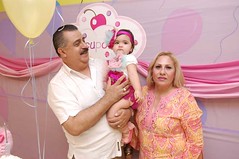9592 La festejada, con sus abuelos paternos, Héctor Toache y Rosy Nuñez de Toache.