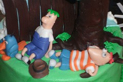 Fondant Phineas and Ferb made by hand • <a style="font-size:0.8em;" href="http://www.flickr.com/photos/60584691@N02/5524772529/" target="_blank">View on Flickr</a>