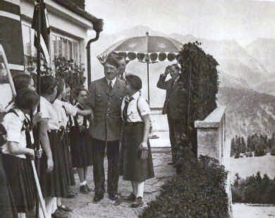 A BDM hiking group at Haus Wachenfeld (The tea house on the Obersalzberg)